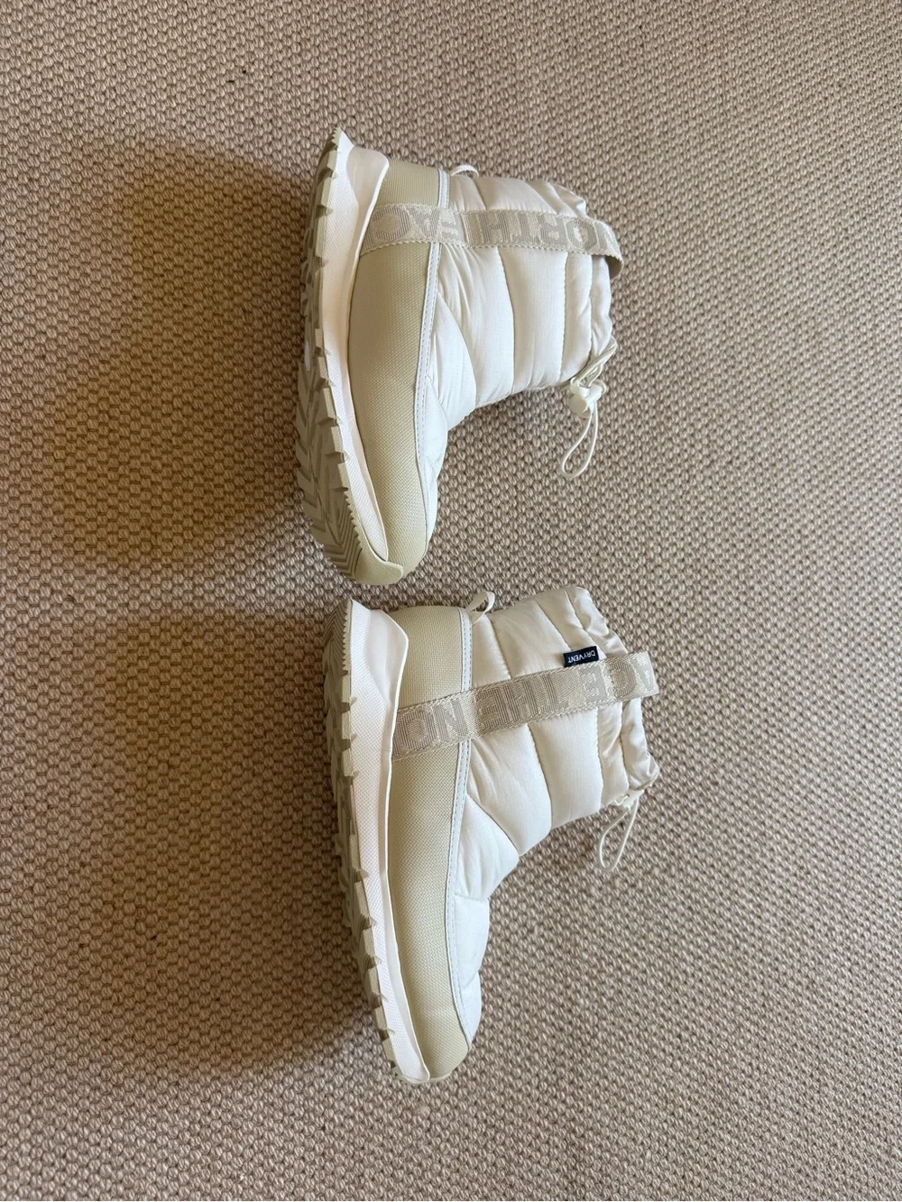 Girls North Face Thermoball Snow Boots size 4